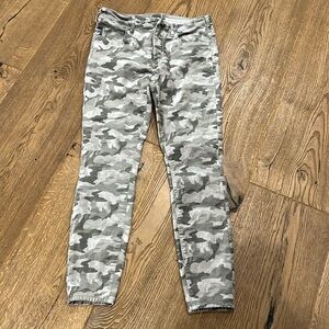 Anthropologie‎ Pilcro and the letterpress size 29 skinny velvet camouflage jeans